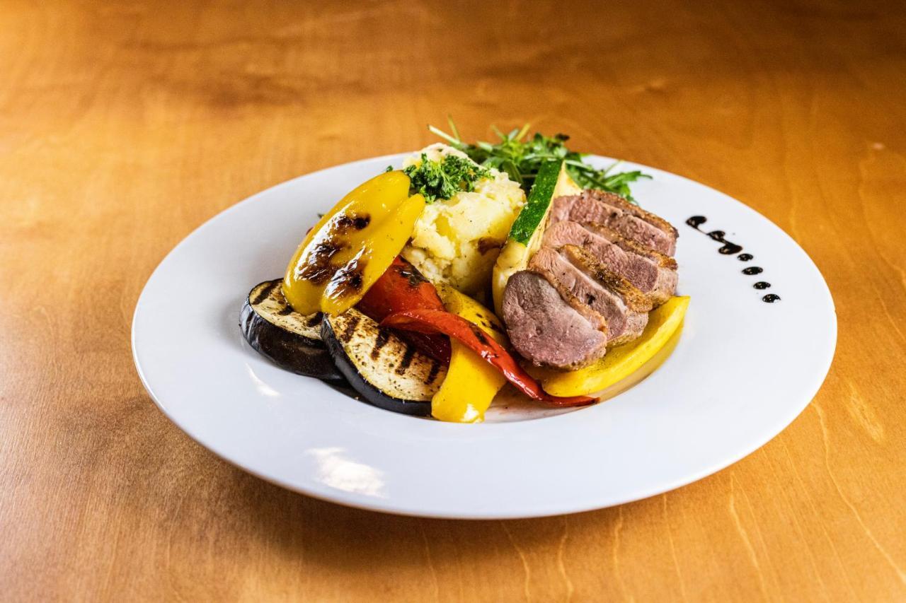 欧泊尔酒店 Olomučany 外观 照片