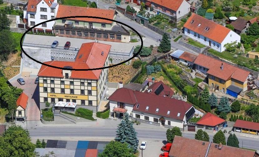 欧泊尔酒店 Olomučany 外观 照片